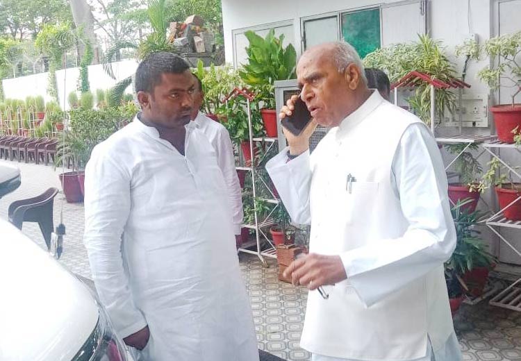 सांसद जगदम्बिका पाल के सहयोग से लगा 250 केवी का विद्युत ट्रांस्फार्मर