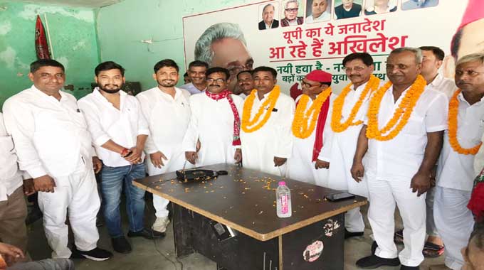 News Universal, samajwadi party,swagat samaroh,welcome-ceremony-organized-samajwadi-party-office,