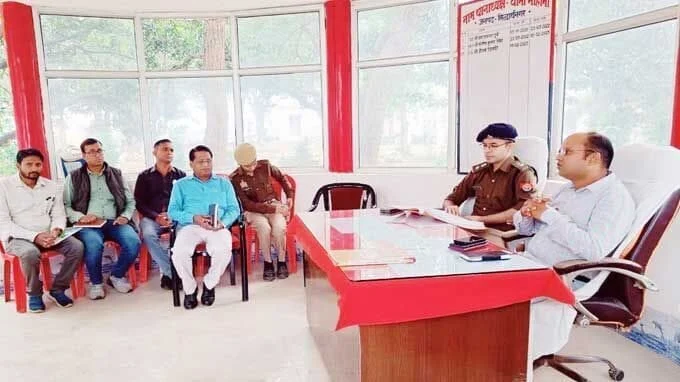 News Universal,थाना मोहाना तथा थाना लोटन पर जिलाधिकारी व पुलिस अधीक्षक ने किया जनसुनवाई ,थाना समाधान दिवस ,थाना मोहाना,थाना लोटन,