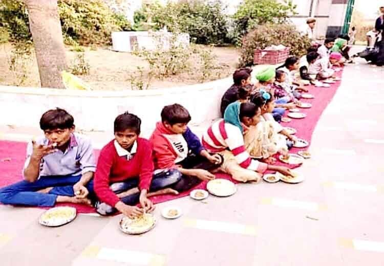 News Universal, श्री ज्ञानशाह कादरी सेवा ट्रस्ट ने धूमधाम के साथ मनाया यह पर्व,