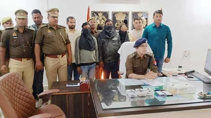 04 अन्तर्राज्यीय शातिर चोर गिरफ्तार, जेवरात, नकदी सहित उपकरण व चार पहिया वाहन बराद,