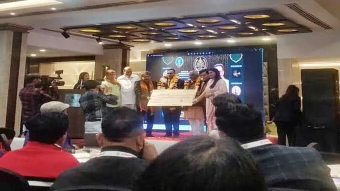 News Universal,डॉक्टर भास्कर शर्मा को इंदौर में मिला इंटरनेशन प्रेस्टीजियस अवॉर्ड,
