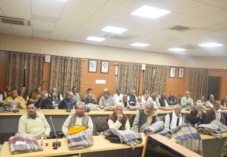 News Universal,उपस्थित पेंशनर्स,