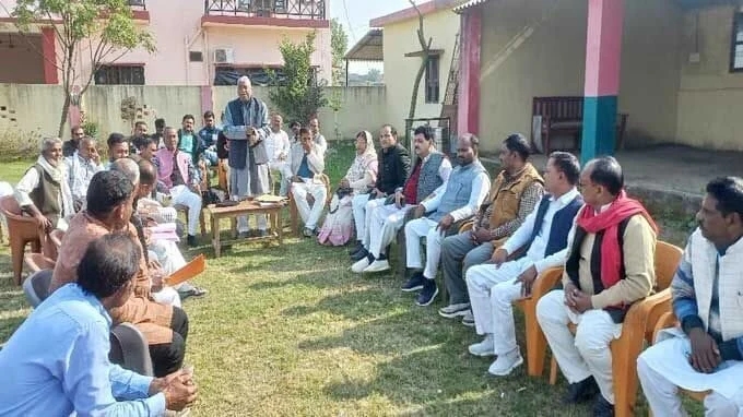 News Universal,बूथ स्तर को मजबूत करने हेतु समाजवादी पार्टी की बैठक सम्पन्न,