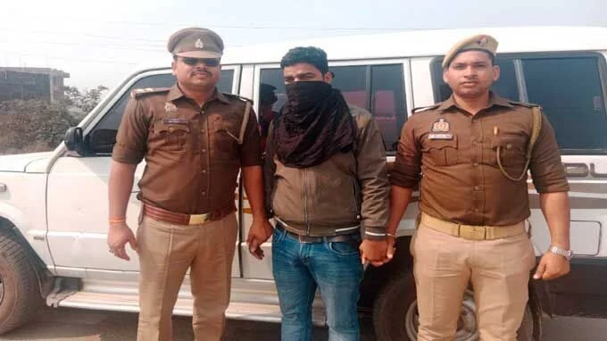 प्रथम पाली में दूसरे के स्थान पर परीक्षा दे रहा साल्वर धराया,solver,