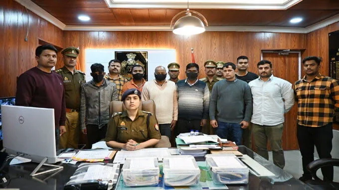 उ.प्र. पुलिस भर्ती परीक्षा पेपर लीक करने वाले 04 अभियुक्त गिरफ्तार भारी मात्रा में सामान बरामद,उ.प्र. पुलिस भर्ती परीक्षा पेपर लीक,