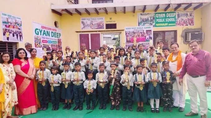 ज्ञानदीप पब्लिक स्कूल मवीकलां का शत प्रतिशत रहा वार्षिक परीक्षाफल,