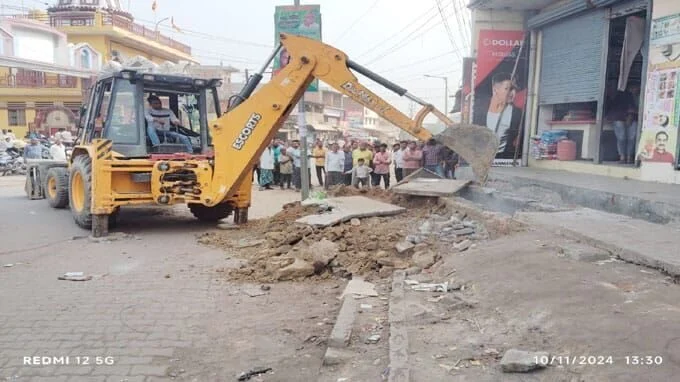 अतिक्रमण साफ,रास्ता हुआ खाली,जाम से शायद अब नहीं होगी परेशानी,नगर पंचायत इटवा, अतिक्रमण हटाओ अभियान,encroachment happened nagar panchayat itwa, road clearly visible,