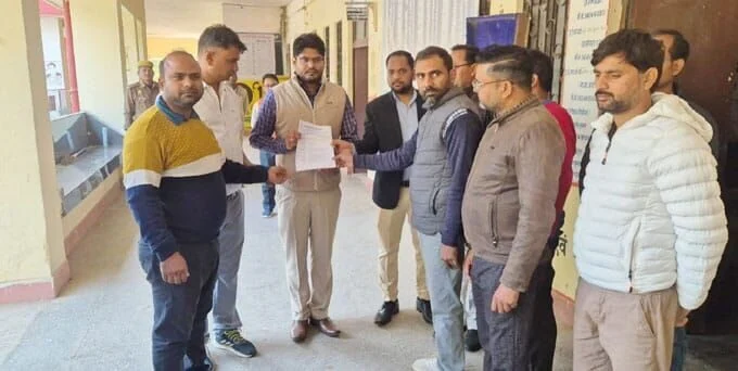 लेखपाल मनीष कश्यप की निर्मम हत्या की निन्दा,उत्तर प्रदेश लेखपाल संघ इटवा,लेखपाल संघ ने निन्दा कर सौंपा ज्ञापन,सिद्धार्थनगर समाचार,