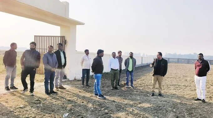 खण्ड विकास अधिकारी इटवा अनिशि मणि पाण्डेय,मिनी स्टेडियम ग्राम पंचायत बेलहसा सिकरी,मिनी स्टेडियम का निरीक्षण,siddharthnagar news,mini stadium belahsa sikri itwa block,