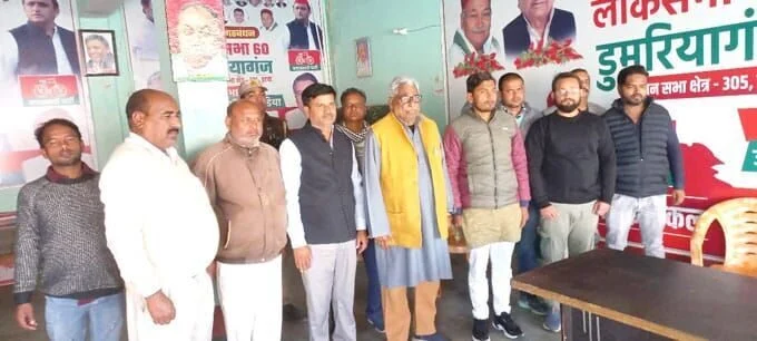 पूर्व प्रधानमंत्री के निधन पर नेता प्रतिपक्ष ने व्यक्त की शोक संवेदना,भूतपूर्व प्रधानमंत्री डॉ0 मनमोहन सिंह का निधन,पूर्व प्रधानमंत्री के निधन पर शोकसंवेदना,समाजवादी पार्टी कार्यालय इटवा,नेता प्रतिपक्ष माता प्रसाद पाण्डेय,सिद्धार्थनगर समाचार,