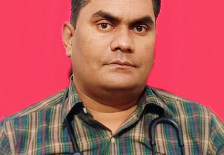 सभी इच्छुक व्यक्ति निशुल्क बनवालें अपना आयुष्मान कार्ड,सीएचसी इटवा अधीक्षक डॉ संदीप द्विवेदी,सामुदायिक स्वास्थ्य केन्द्र इटवा,आयुष्मान आरोग्य मन्दिर,एएनएम द्वारा निशुल्क बनाया जा रहा आयुष्मान कार्ड,इटवा समाचार,सिद्धार्थनगर समाचार,nishulk banyen ayushman card,