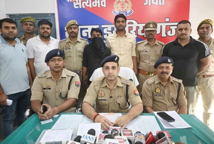सिद्धार्थनगर चोरी, इटवा पुलिस, सहदेईया गांव चोरी, सिद्धार्थनगर न्यूज, एसपी अभिषेक महाजन,चोरी का खुलासा, इटवा थाना, शिवराम यादव गिरफ्तार, रिवाल्वर बरामद,उत्तर प्रदेश पुलिस समाचार, Siddharthnagar News, Itwa Crime News, Police Reward UP,