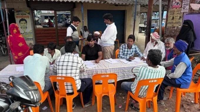 camp sir form jhakahiya 20 nov 25,एसआईआर फार्म भरने की जानकारी,एसआईआर फार्म कैम्प ग्राम प्रधान झकहिया अब्दुल्लाह बुखारी,इटवा तहसील,sir form jagrookta camp village jhakahiya,