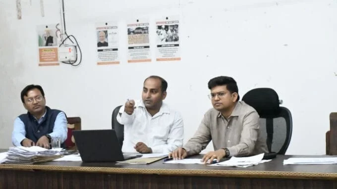 nirikshan by dm matdata punrikshan 22 nov 25,इटवा तहसील, मतदाता पुनरीक्षण कार्य, जिलाधिकारी ने किया निरीक्षण,nirikshan matdata punrikshan karya itwa tahsia dm siddharthnagar,