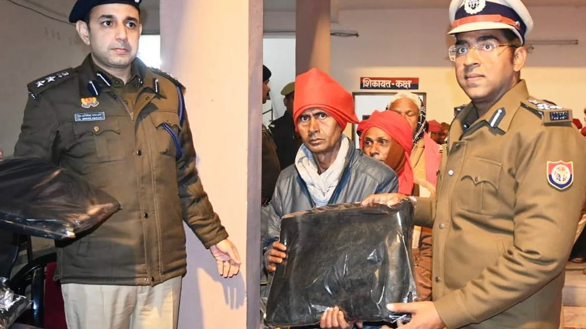 Auchak Nirikshan Dig Basti Thana Itwa And Kambil Vitran,पुलिस उपमहानिरीक्षक बस्ती ने इटवा थाने का किया औचक निरीक्षण,पुलिस उपमहानिरीक्षक बस्ती परिक्षेत्र बस्ती संजीव त्यागी,इटवा समाचार,सिद्धार्थनगर समाचार,auchak nirikshan dig basti thana itwa,
