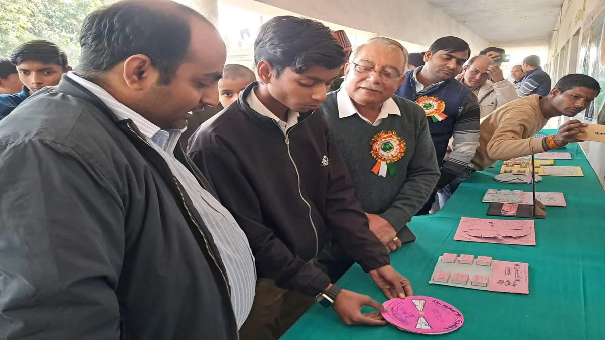 Ganit Vignyan Prdrshani Ka Niriksha Sdm Itwa,मैथ और साइंस का सृजन क्यों से हुआ है,उप जिलाधिकारी इटवा कुणाल, माता प्रसाद जायसवाल इण्टर कालेज इटवा, राष्ट्रीय गणित दिवस का आयोजन,छात्र छात्राओं ने लगाया गणित विज्ञान प्रदर्शनी,rashtriya ganit diwas ka aayojan mpjic itwa,