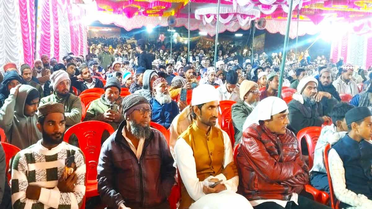 35wan Urse Badre Millat Badhaya Moujood Log,प्रसिद्ध धर्म गुरू मौलाना बदरुद्दीन उर्फ बदरे मिल्लत का 35वां सालाना उर्स मनाया, मदरसा गौसिया फैजुल उलूम बढ़या,35wan urse badre millat badhaya,