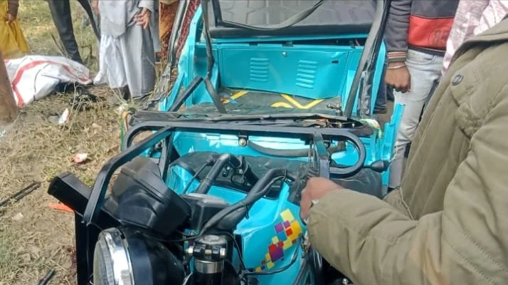 Marg Durghatna E Rickshaw,तेज रफ्तार बोलेरो ने ई-रिक्शा को मारा टक्कर ई-रिक्शा चालक की मौत दो गम्भीर चोटिल,मार्ग दुर्घटना,सिद्धार्थनगर समाचार,घटना समाचार,इटवा थाना,marg durghatna e rickshaw chalak mout thana itwa,