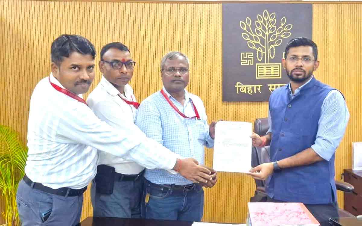 Patna Patrkar Suraksha Pr Sounpa Gayapan,Indian Journalist Association submits memorandum against attack on journalists in Patna,