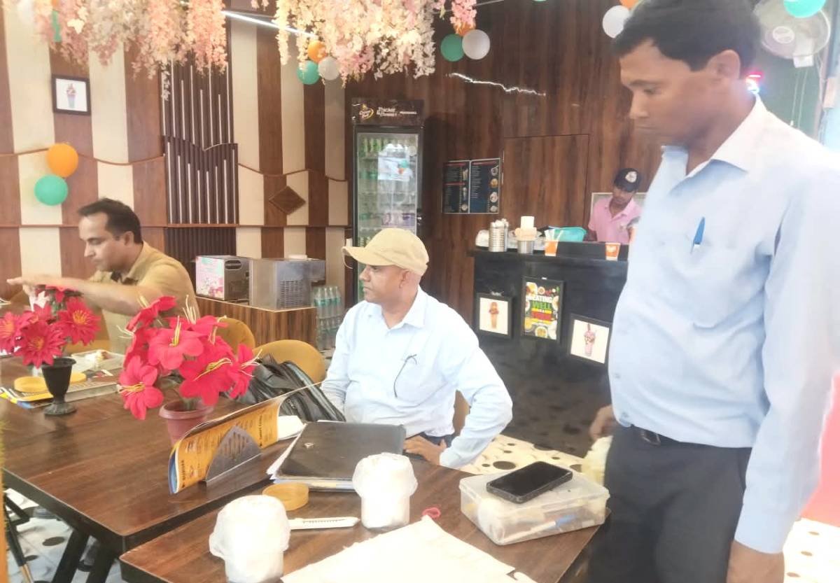 Siddharthnagar Food Safety Milk Dairy Product Testing,Food safety team collecting milk and dairy product samples in Siddharthnagar,