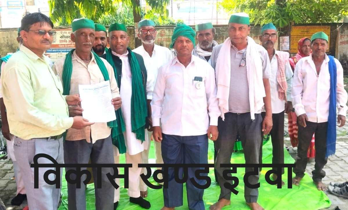 Bhakiyu Tikait Kisan Panchayat Gyapan Itwa Siddharthnagar,Bhakiyu Tikait members submitting memorandum to BDO in Itwa Siddharthnagar,