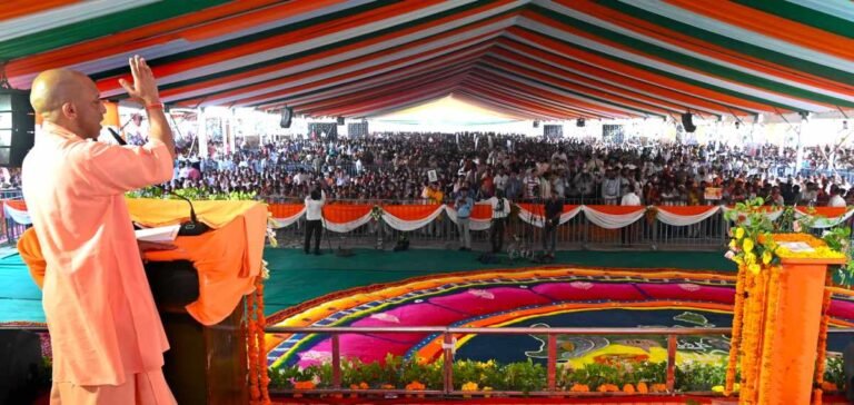 सिद्धार्थनगर में 311 करोड़ की 107 परियोजनाओं का लोकार्पण-शिलान्यास, सीएम योगी ने कहा- विकास की राह पर तेजी से बढ़ रहा जिला