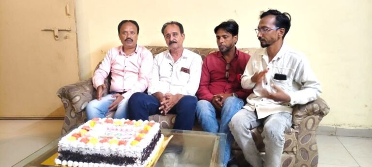 पत्रकार एकता और सम्मान का संकल्प: इंडियन जर्नलिस्ट एसोसिएशन की 18वीं वर्षगांठ पर मराठवाड़ा टीम ने काटा पांच किलो का केक