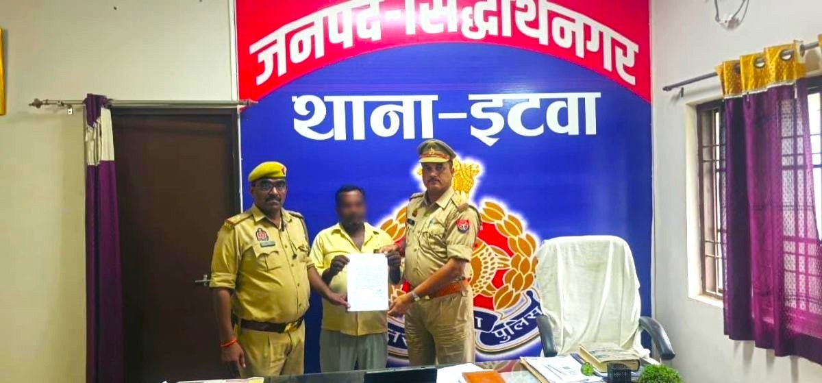 Itwa Cyber Team Recovers Rs35000 Kanikram,Cyber fraud victim Kanikram with Itwa Police after recovery of Rs 35000,
