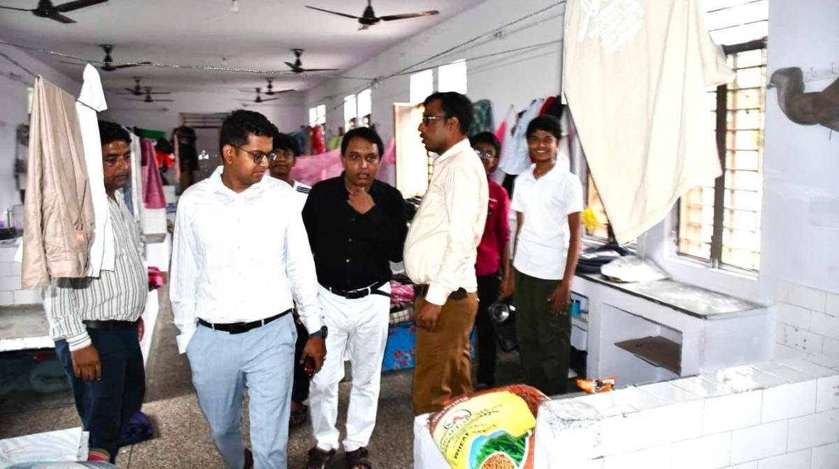 Siddharthnagar Dm Navodaya Vidyalaya Inspection,DM Shivasharanappa GN inspecting PM Shri Jawahar Navodaya Vidyalaya Bansi Siddharthnagar,