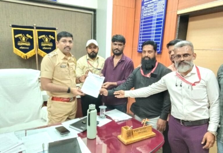 पत्रकार सुशील थोरात पर हमले से आक्रोश, मकोका की मांग को लेकर पुलिस अधीक्षक को ज्ञापन